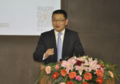 爷叔转会后首度亮相人气超高