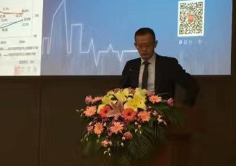 丁祖昱在地产金融论坛上演讲